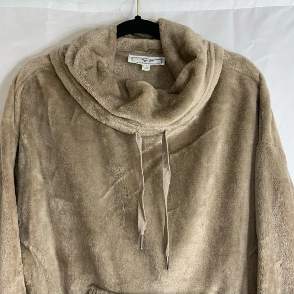 NWoT Hippie Rose Faux Fur Fuzzy Cowl Neck Pullover Tan Sweatshirt, size M - Picture 3 of 9